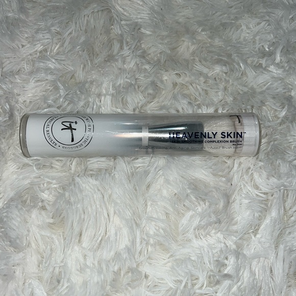 It Cosmetics CC Skim Perfecting Brush #704 NEW - Picture 3 of 4